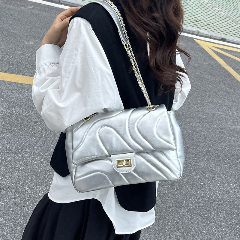 new Free delivery designer shoulder bag Fashionable and minimalist casual handbag with solid color design