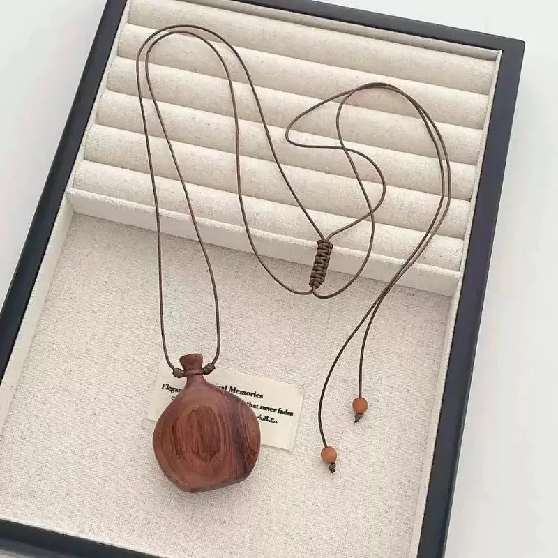 Vintage Brown Black Color Wood Flagon Long Pendant Necklaces Adjustable Rope Chain Sweater Chain for Women Birthday Gift 251020