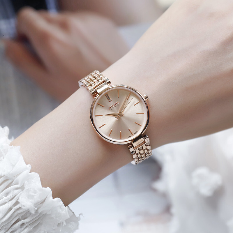 Designer Watch New Steel Strap Women's Luxury Korean Style Bracelet Watch Fashion Electronic Quartz Watch