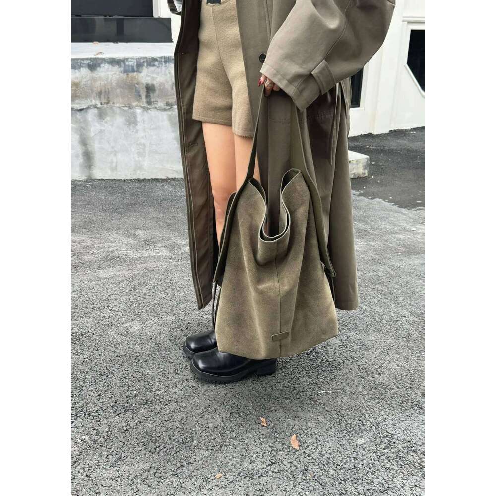 Hot Sale Winter Stylish Large Capacity Commuter Tote Ear Hanging Strap Suede Leather Women Shoulder Bag Wine Red Coffee Handbag