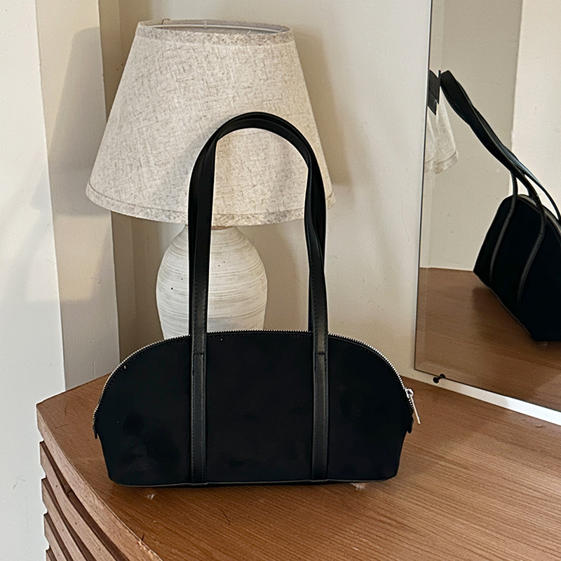 Designer's autumn and winter new hair stick bag, women's multifunctional shoulder bag, high-end large capacity commuting armpit bag