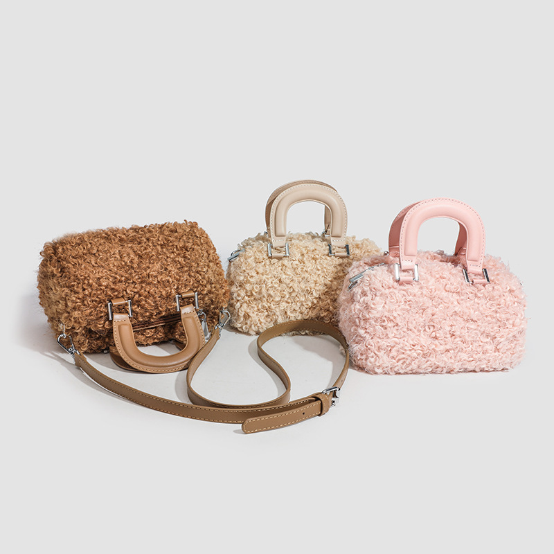 Designer women's handheld winter lamb wool bag, new fashionable shoulder bag, trendy crossbody bag