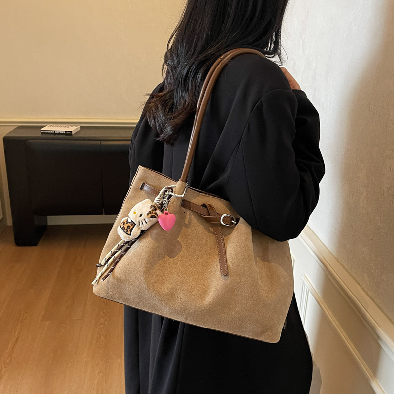 Designer Women's Velvet Bread Large Capacity Autumn/Winter New Style Fashion Versatile Matte Retro Shoulder Bag Commuter Handbag