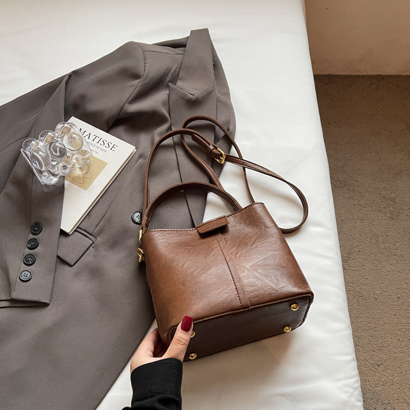 Designer Retro Women's Handbag Autumn/Winter New Fashion Shoulder Bag Multi functional Commuter Crossbody Bag