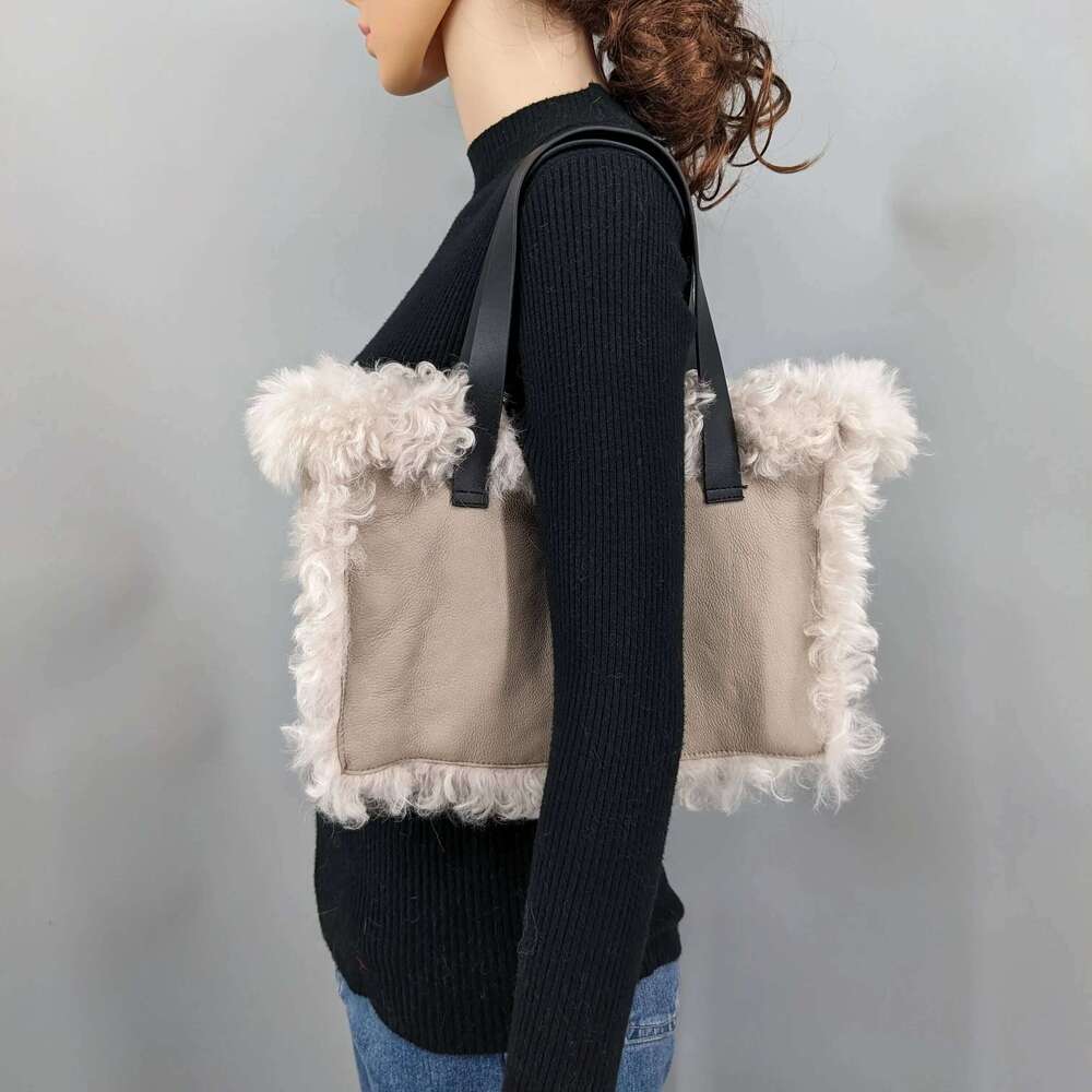 Designer Luxury Shearling Shouder Real Sheep Leather Lining Lamb Fur Handbag Casual Tote Nude Color Fashion Shopping Bag A