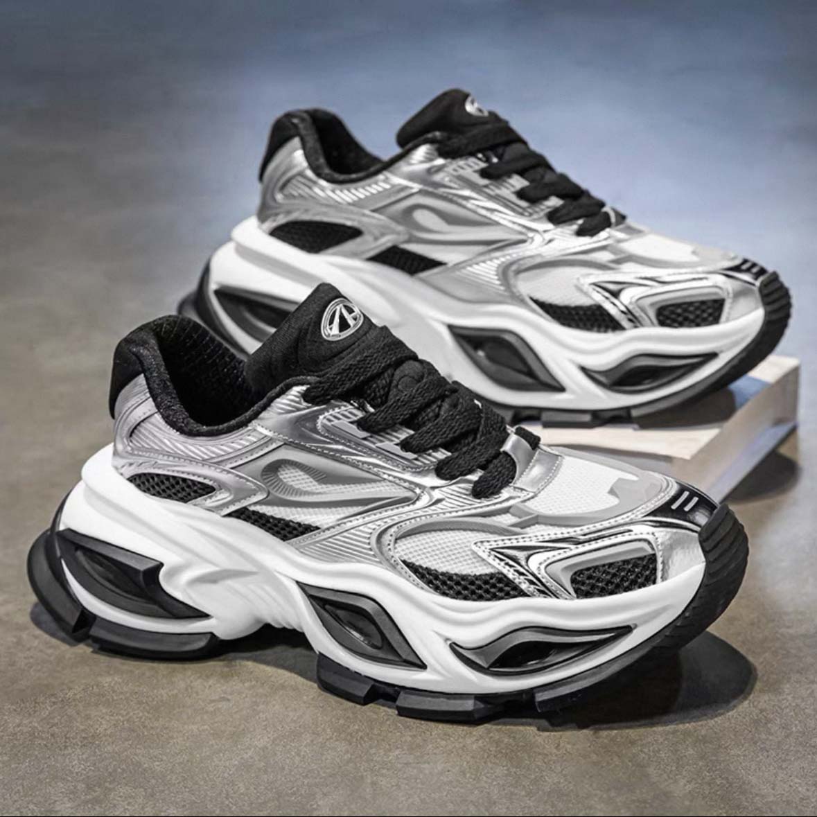 Top designer black and white men's and women's sports shoes, classic panda Raywood blue and cold gray, height-increasing breathable outdoor 