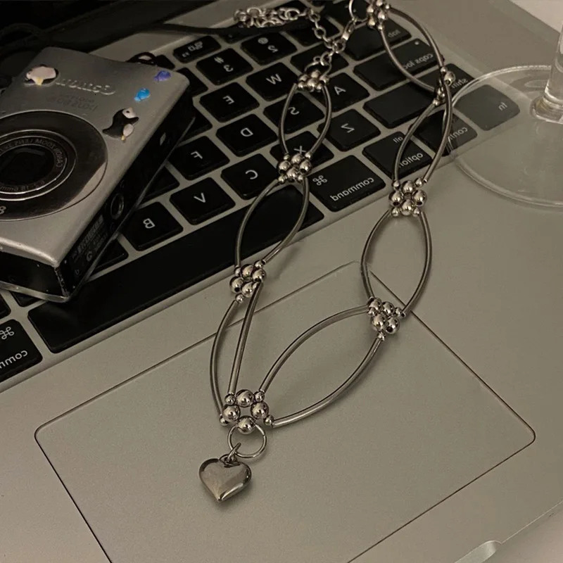 Vintage Metal Heart Pendant Necklace for Women Personalized Trend Interlace Collar Chain Silver Color Accessories Jewelry Gifts 251023