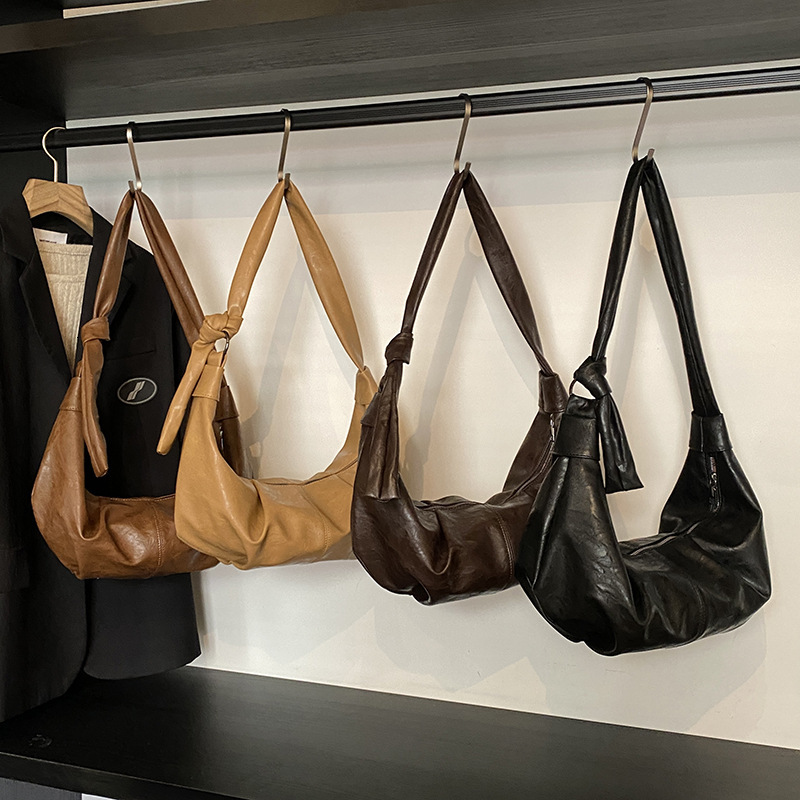 Free shipping designer bag Large Capacity Bag for Women Autumn and Winter New Style Pleated Single Shoulder Crossbody Bag Commuter Dumpling Bag Horn B