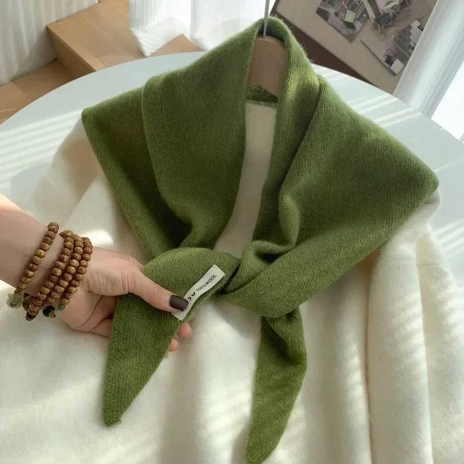 British Korean Triang Scarf Niche Wool Triangar Scarf Wen scarf Knitted Scarf Mtifunctional Warm Knitted ScarfW251027