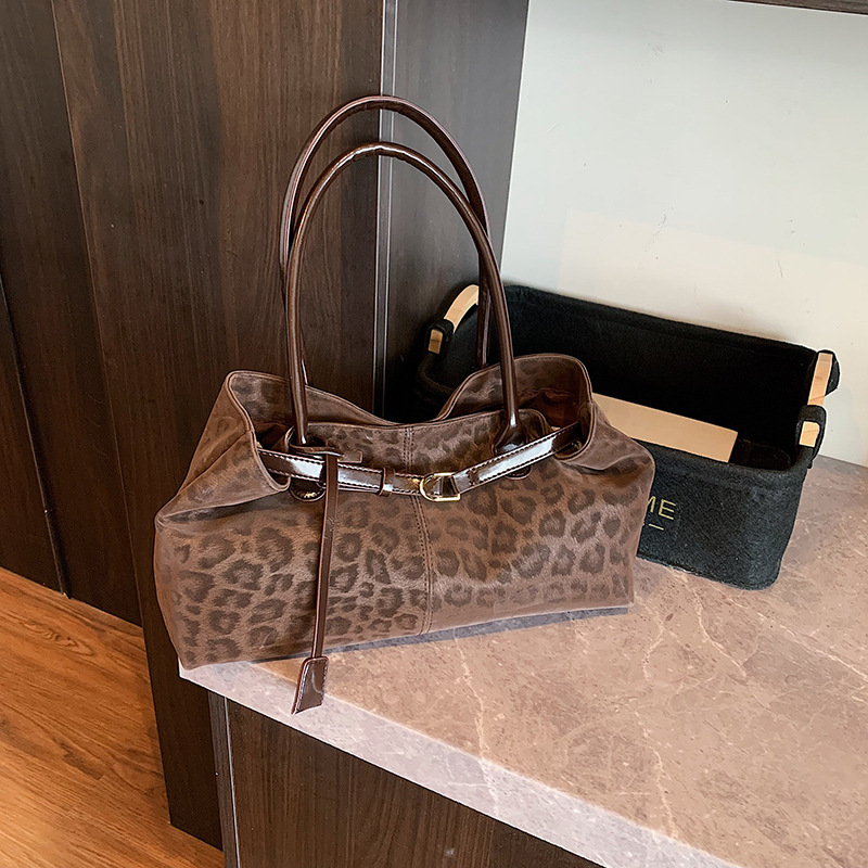 Free shipping designer bag Tote Bag for Women New Large Capacity Commuting Versatile Casual Stylish Single Shoulder Underarm Bag