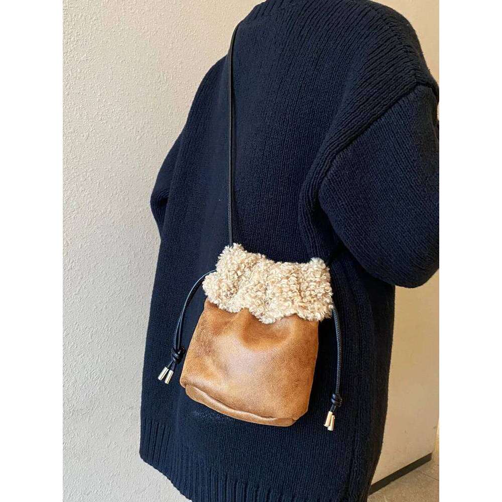 Designer Luxury Autumn And Winter Retro Drawstring Style Bucket Shaped Plush With Suede Roll Design Mini Crossbody Bag For Women