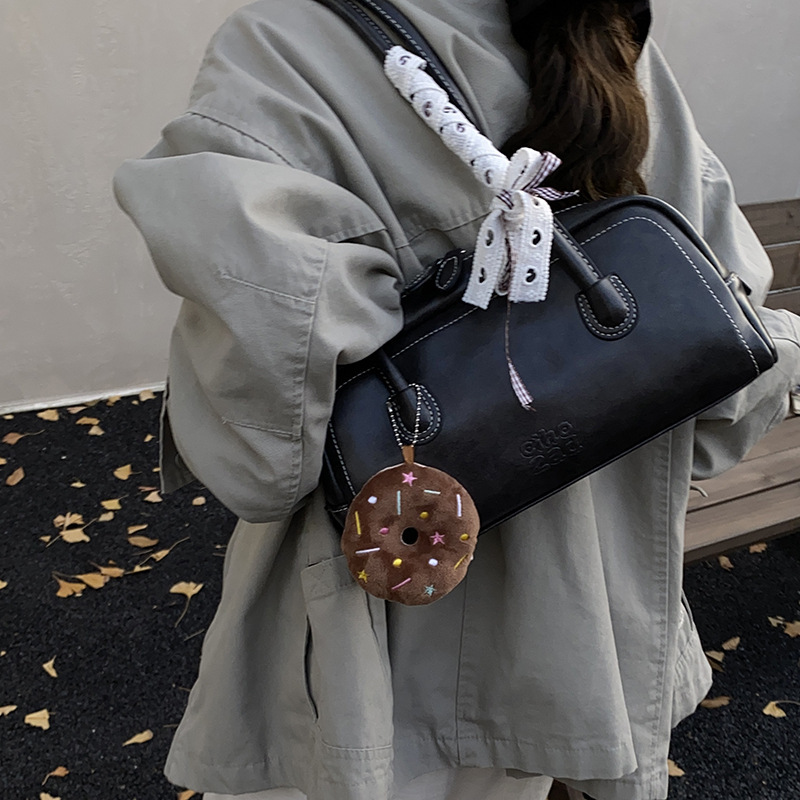 Free shipping designer bag Large Capacity Shoulder Bag Underarm Bag Women New Autumn Winter Commuting Versatile Handheld Bowling Bag