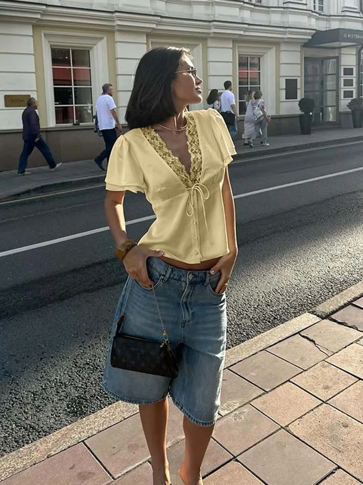 CNYISHE Lace Patchwork Solid Short Sleeve Tops for Women V Neck Sheath Fashion Tees Female Sexy Club Tshirts Elegant Casual 251027