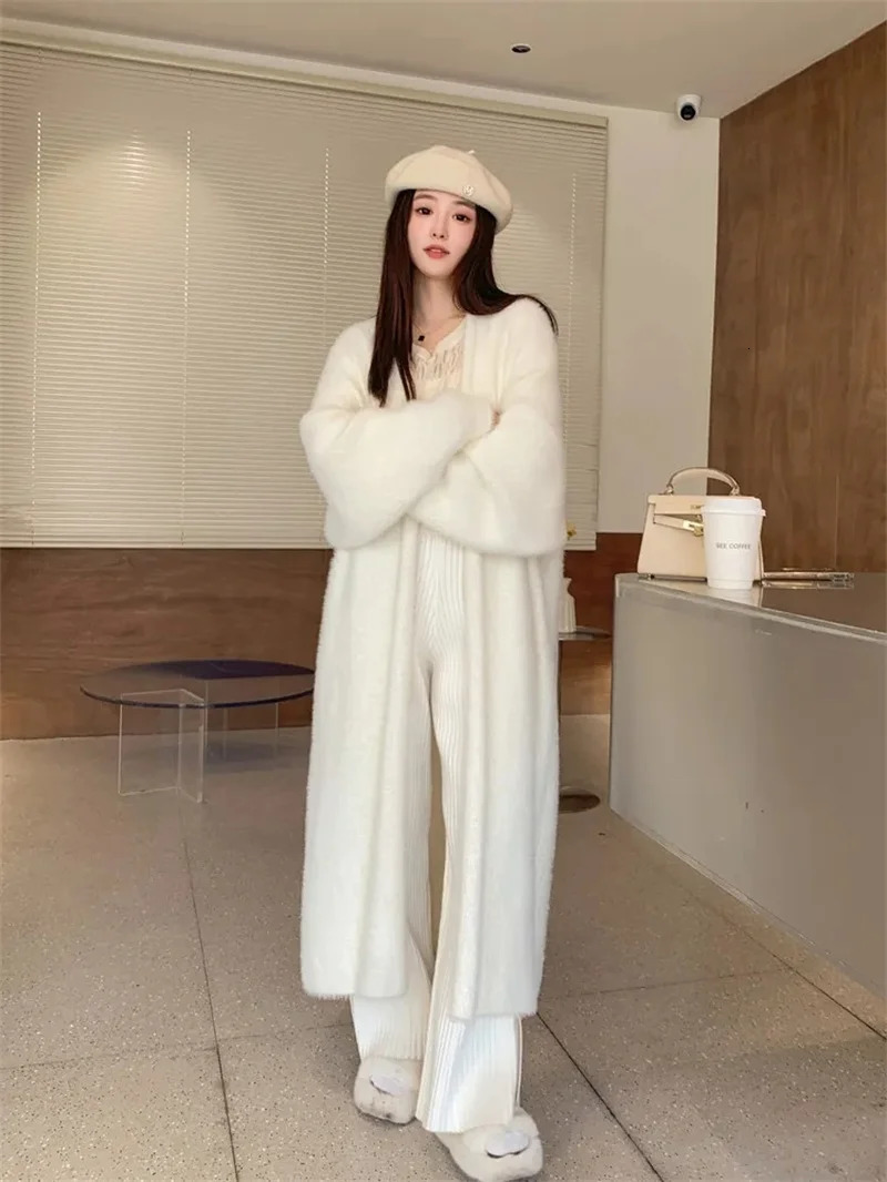 023 AutumnWinter Lazy Style Loose Knee Length Thickened Pure Mink Fleece Knitted Sweater Cardigan Coat Womens Coat 251027
