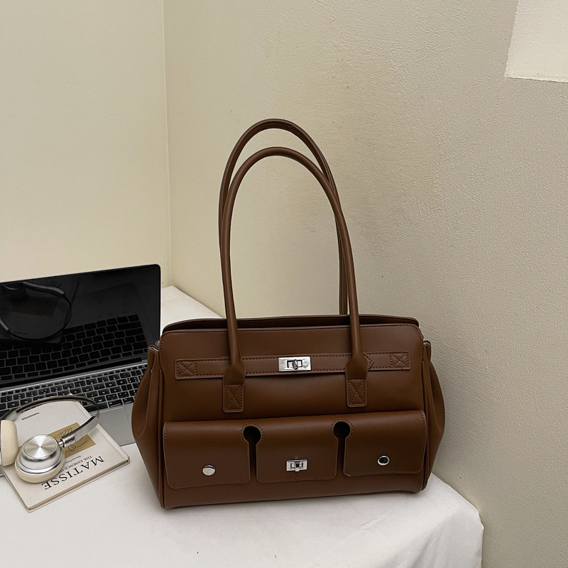 French Fashion Exquisite Design Elegant Shoulder Bag Autumn and Winter New Collection Solid Color Simple Style Women's Shoulder Bag Luxury Design