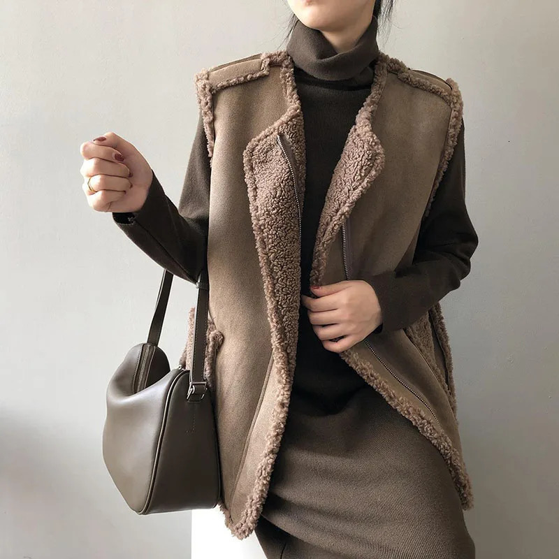 Womens Autumn Winter Lamb Wool Vest Jacket Korean Loose Two Sided Wearing Deer Fur Sleeveless Coat Female Casual Zipper Jackets 251027