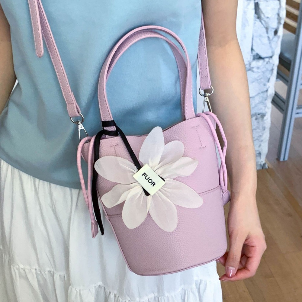 Trendy Minimalist Ladies' Clutch with Adjustable Strap | Chic Accessory Perfect For Any Occasion