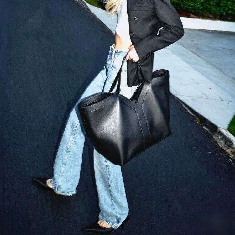 Designer Bag Tote Bag Shoulder Bag Genuine Leather Limited Edition Shaped Tote Bag Women Large Capacity Relaxed Casual Feel Commuting Shoulder And Han