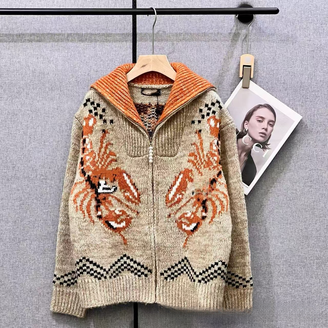 New high-end autumn and winter designer neutral jacket, crab meat knitted edge zipper cardigan style, luxurious sweater, fashionable sweater