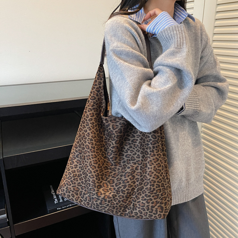 Free shipping designer bag Autumn and Winter Suede Bag Women New Trendy Fashion Versatile Casual Commuting Shoulder Tote Bag