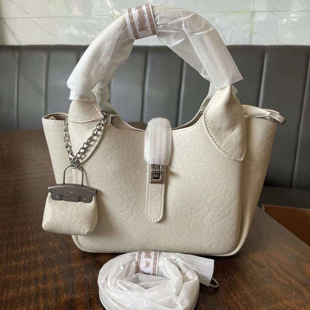 Designer Bag Tote Shoulder Bag New Handheld Basket Fashion Versatile High End Large Capacity Crossbody A