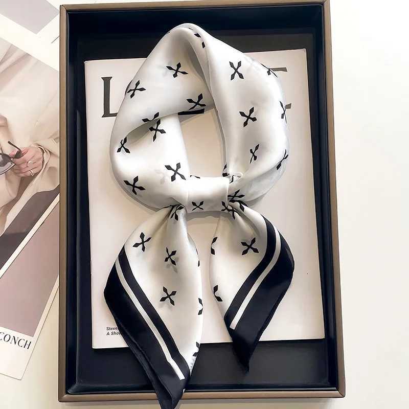 Cute Cat Print Silk Square Scarf Wen Luxury Design 7070cm Soft Satin Haiand Neckerchi Off Hijab band Foard GiftW251027