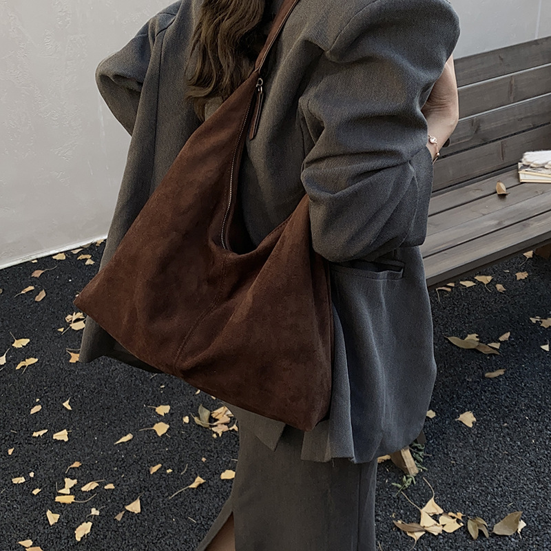 Free shipping designer bag Niche Velvet Bag for Women New Fashion Large Capacity Shoulder Underarm Bag Casual Versatile Commuter Tote Bag