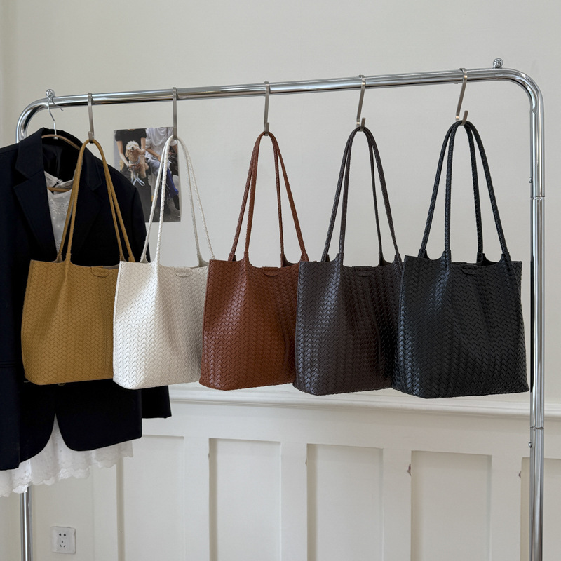 Free shipping designer bag Woven Pattern Large Capacity Single Shoulder Tote Bag for Women New Fashion Soft Leather Commuter Underarm Bag