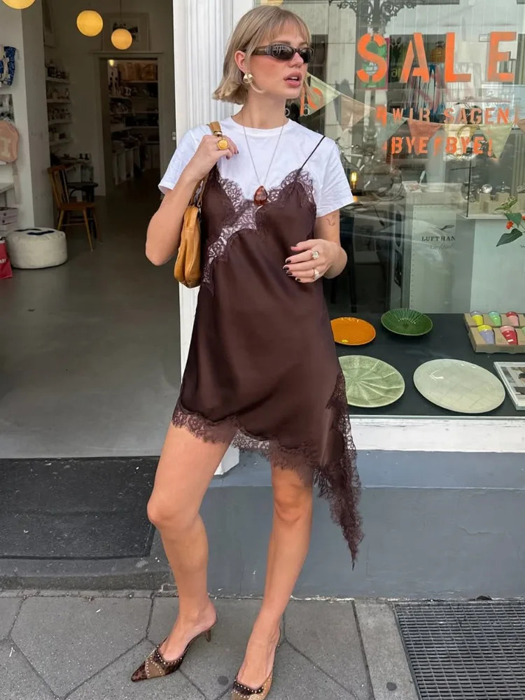 Tossy Sexy Lace Halter Dresses Female Backless Patchwork VNeck Summer 2025 Slim Party Dress Women Spaghetti Bodycon Dress 251027