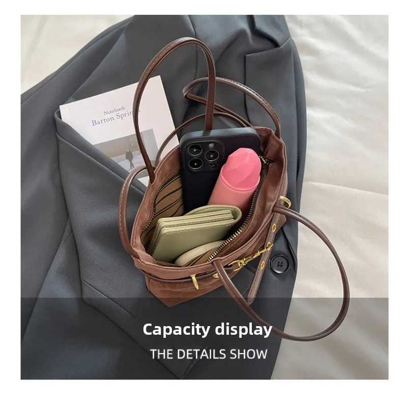 Shoulder Bag Zipper Opening Design Fashionable Versatile Commuter Messenger Bag Y251027