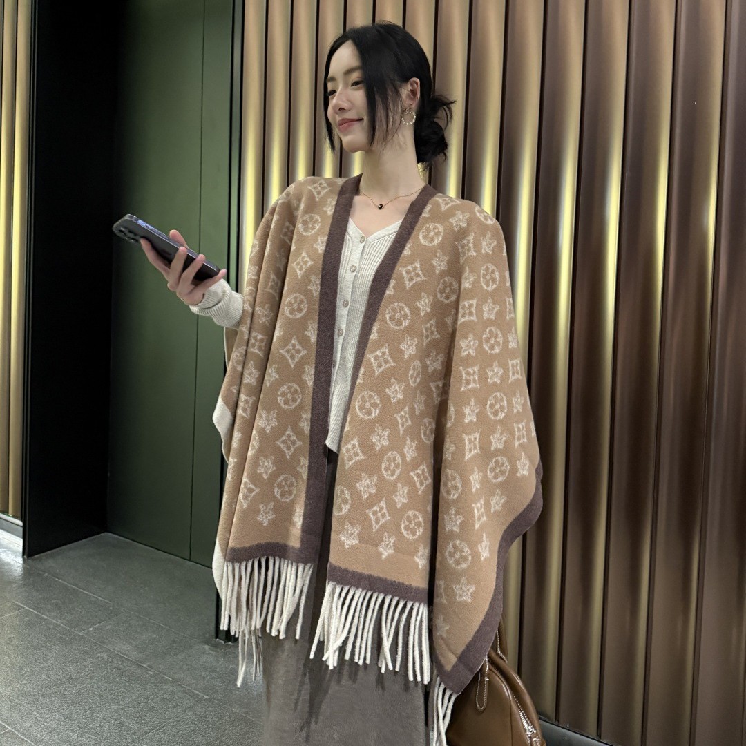 Free shipping Designer Scarves Fashionable luxurious highquality shawl for women versatile scarf for autumn winter thickened warm khaki