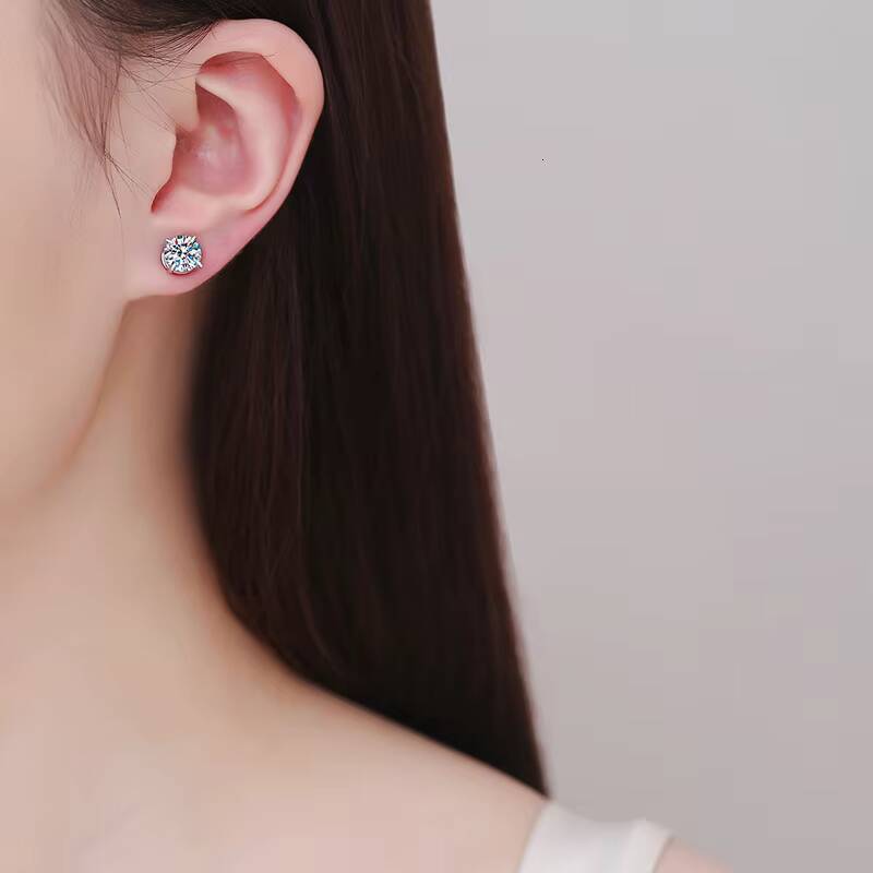 Fashionable S925 Sterling Silver Moissanite Earrings for Women Men EarLess FourClaw Design Magnetic Cure Anniversary Parties