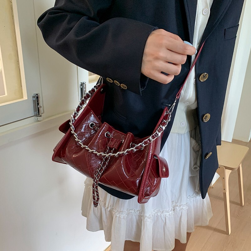 Free shipping designer bag Fashion Bag Quilted Chain Drawstring Shoulder Bag for Women Large Capacity High-end Fashionable Crossbody Bag