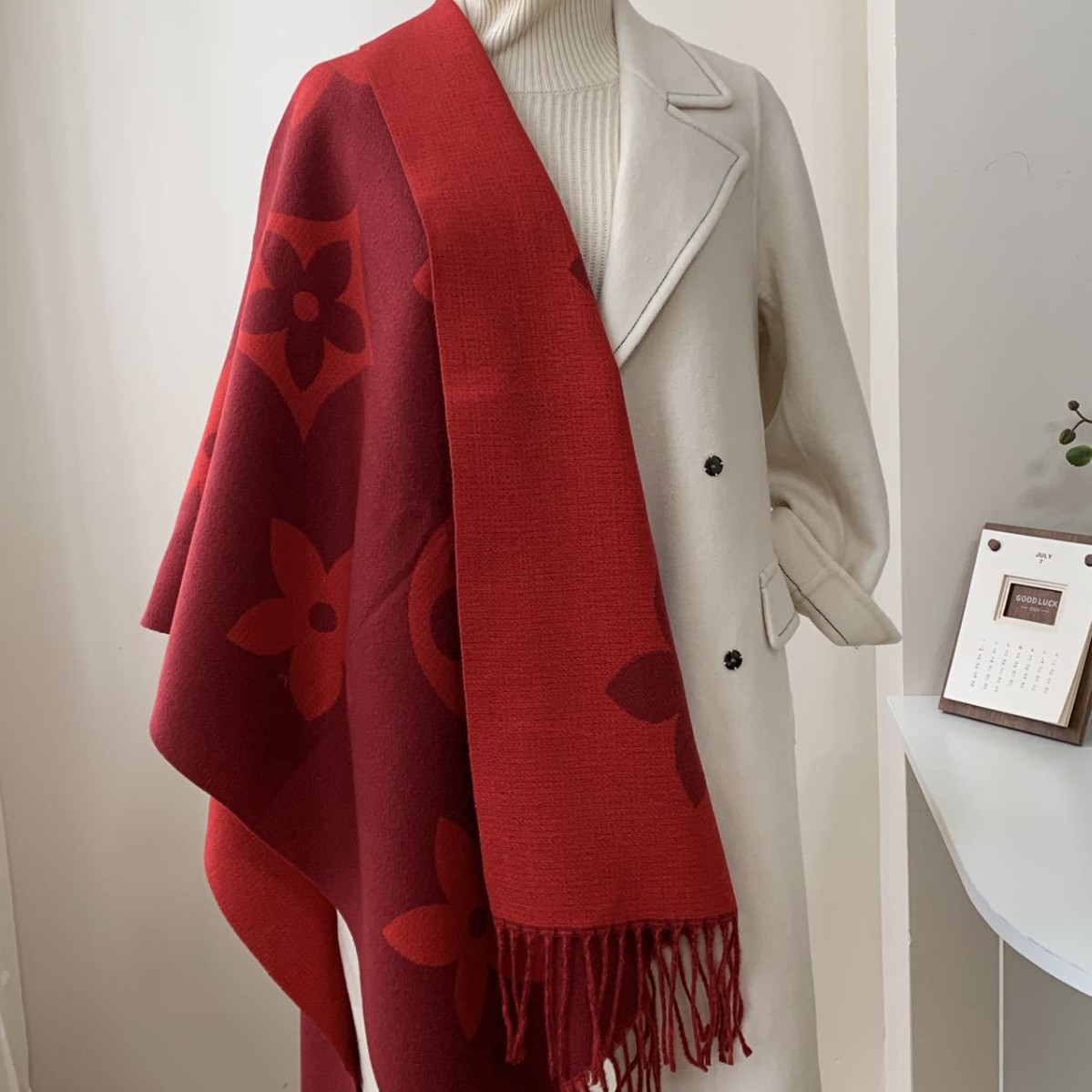 Free shipping Designer Scarves 2025 New Autumn Winter Fashion Versatile Light Luxury Double sided Shawl Scarf Long for Women black