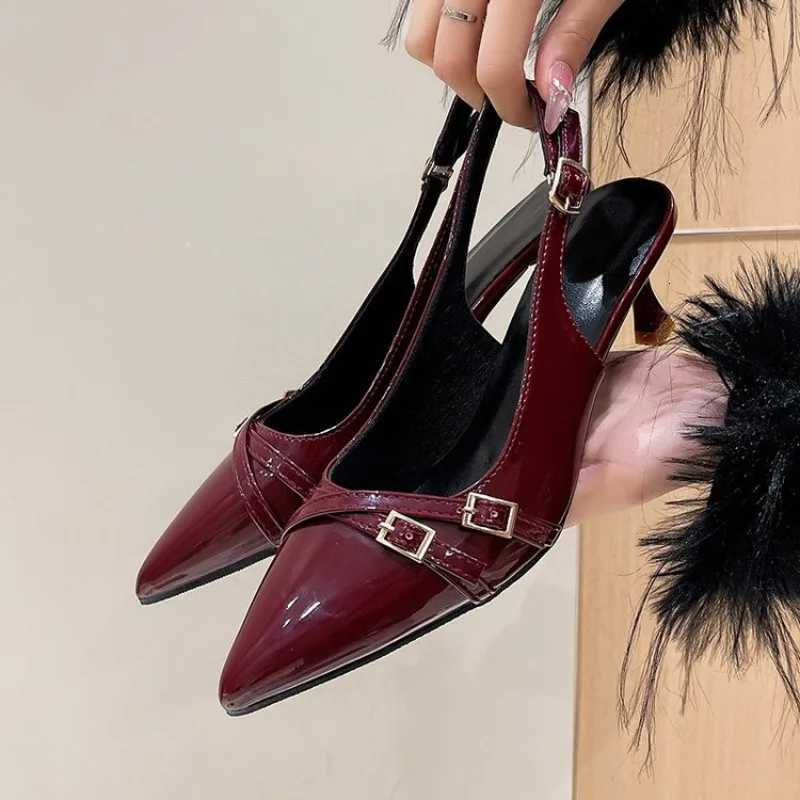 Hot Seller 2025 Crossknot Kitten Heels Womens Pointy Patent Leather Stiletto Slingbacks Beige White Temperament Party SandalsXJ251027