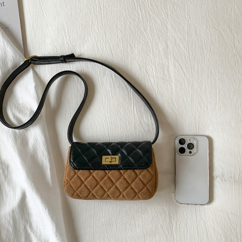 new Free delivery designer shoulder bag Simple handbag with solid color design essential for daily commuting