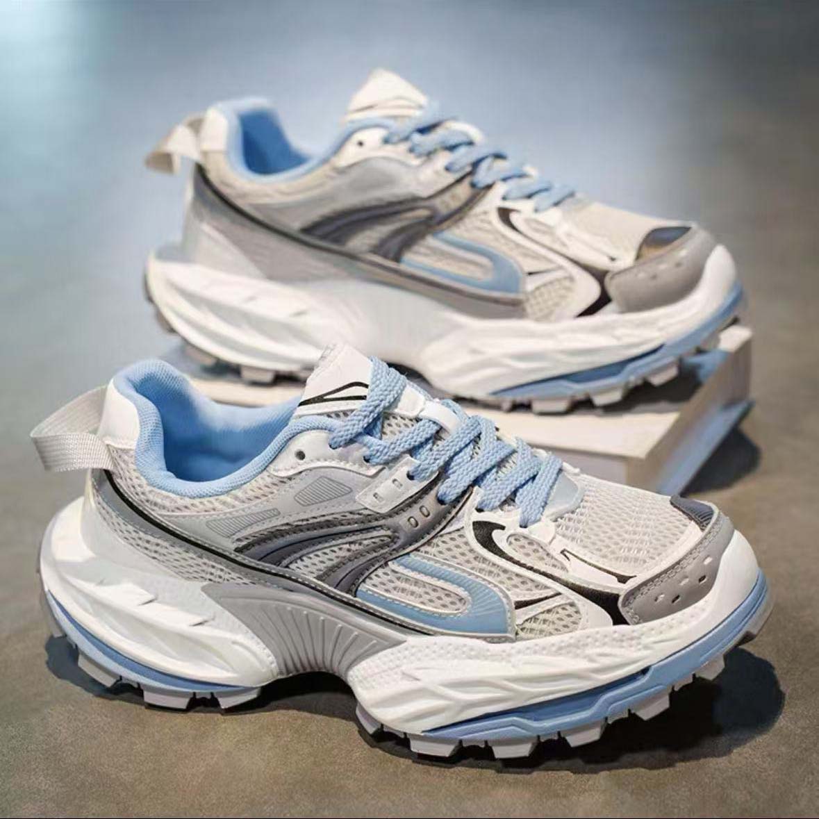 Top designer black and white men's and women's sports shoes, classic panda Raywood blue and cold gray, height-increasing breathable outdoor 