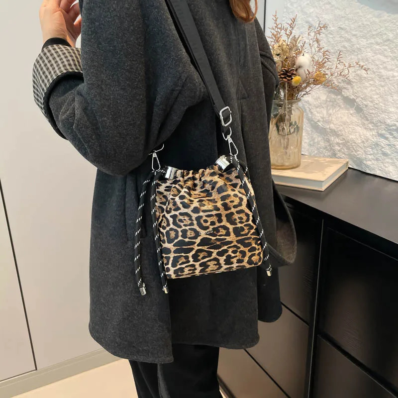 Mini Bag For Women Leopard Leather Bucket Crossbody Bag Small Phone Bag Drawstring Shoulder Bag Wide Strape Female Bolsa Black 251027