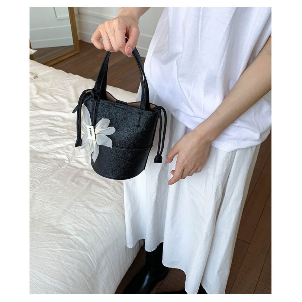 Trendy Minimalist Ladies' Clutch with Adjustable Strap | Chic Accessory Perfect For Any Occasion
