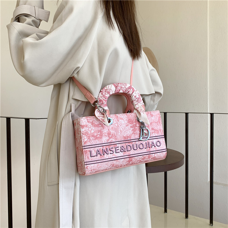 Free shipping designer bag High-end Embroidery Heavy-duty Horizontal Bag for Women New Crossbody Bag Fashionable Versatile Handbag