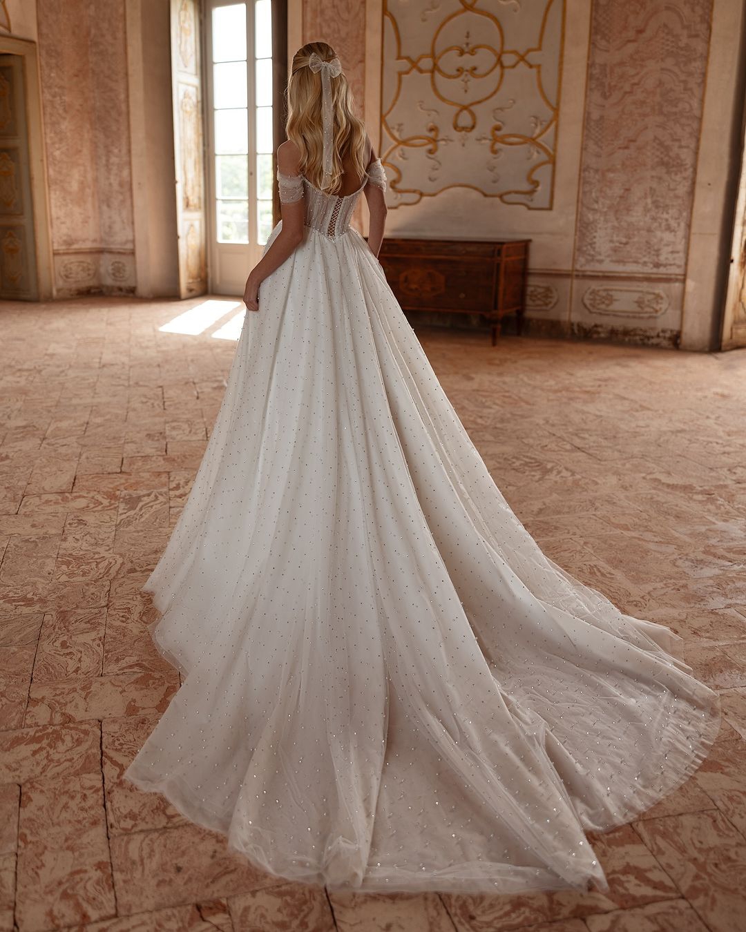 Pearl Beaded Wedding Dresses A Line Off Shoulder Sequined Bridal Gowns Long Sleeves Sweep Train Custom Made Garden Castle Dresses for Special Occasion