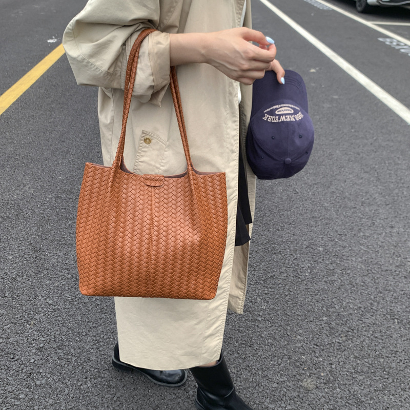 Free shipping designer bag Woven Pattern Large Capacity Single Shoulder Tote Bag for Women New Fashion Soft Leather Commuter Underarm Bag
