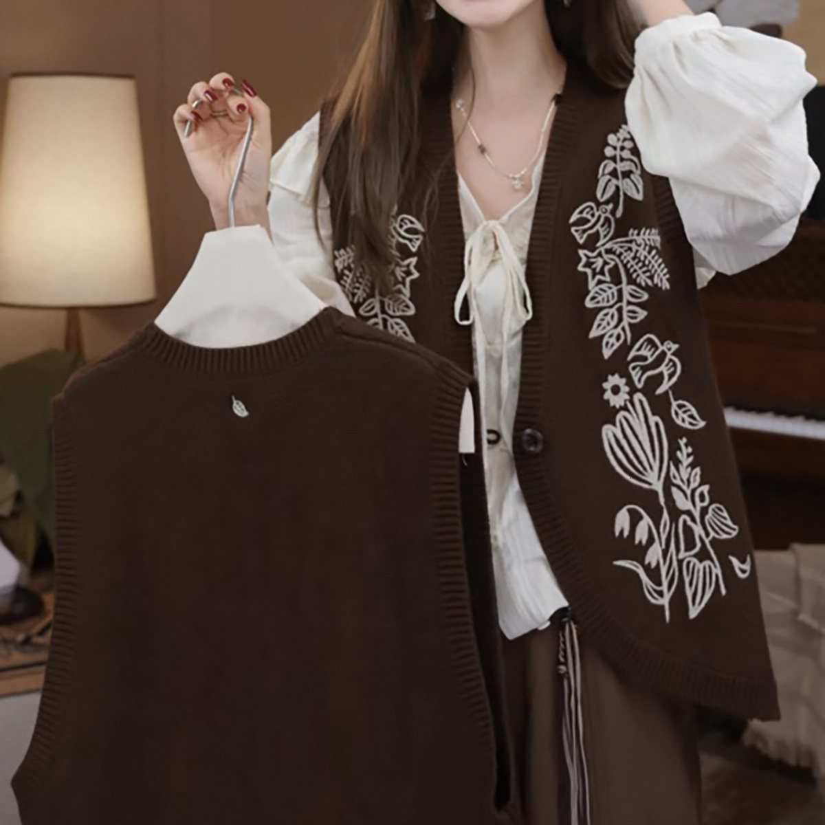 Autumn designer fashion new item sesame jacquard thousand needle embroidery knitted vest retro sleeveless cardigan layered jacket