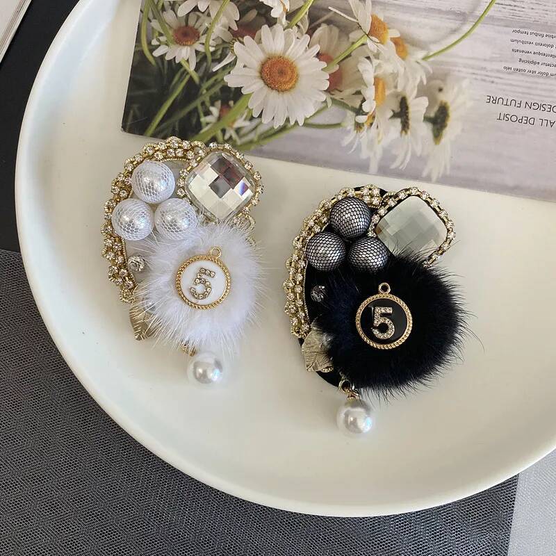 Vintage brooch accessory with pearl rhinestone mink fur badge pin buckle autumn and winter clothing corsage