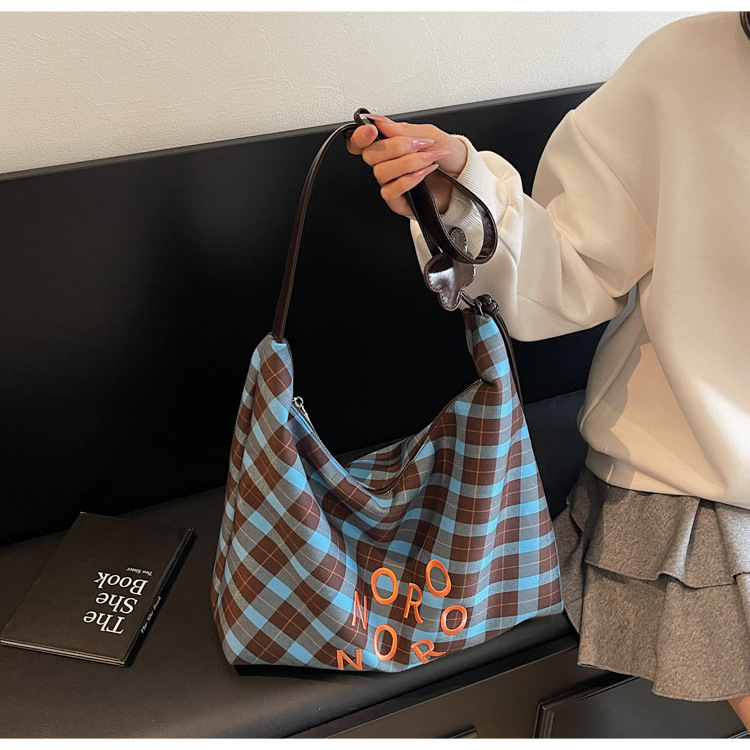 Korean style large capacity lazy style canvas bag winter new letter handbag fashion trend women's shoulder bag luxury designer bag
