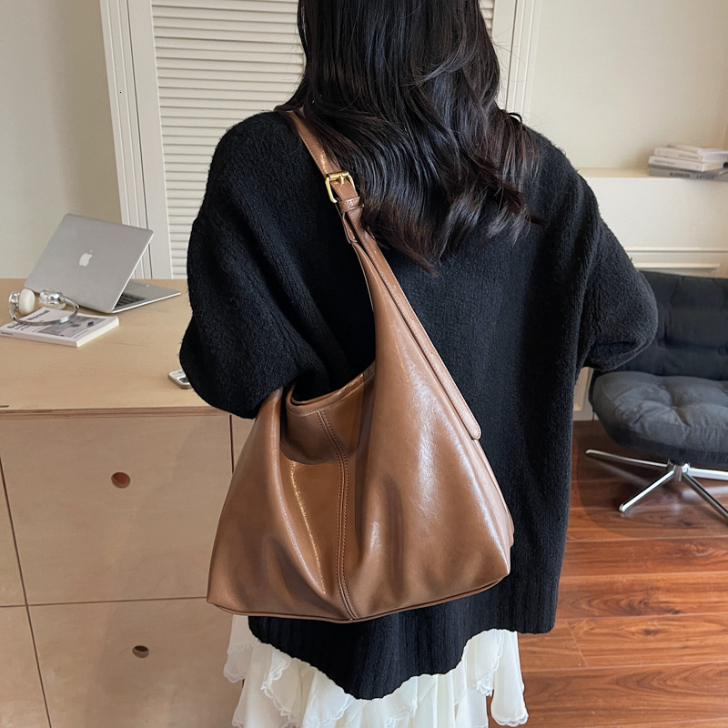 Free shipping designer bag Relaxed Casual Tote Bag for Women Large Capacity New Fashionable High-End Soft Leather Commuter Shoulder Bag