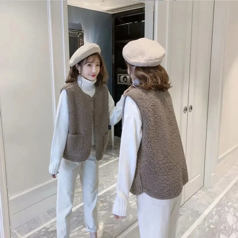 Fashionable Short Lamb Fur Vest Womens Outerwear Spring Of The Season Button Style Warm Versatile Shoulder Bared Tank 251027