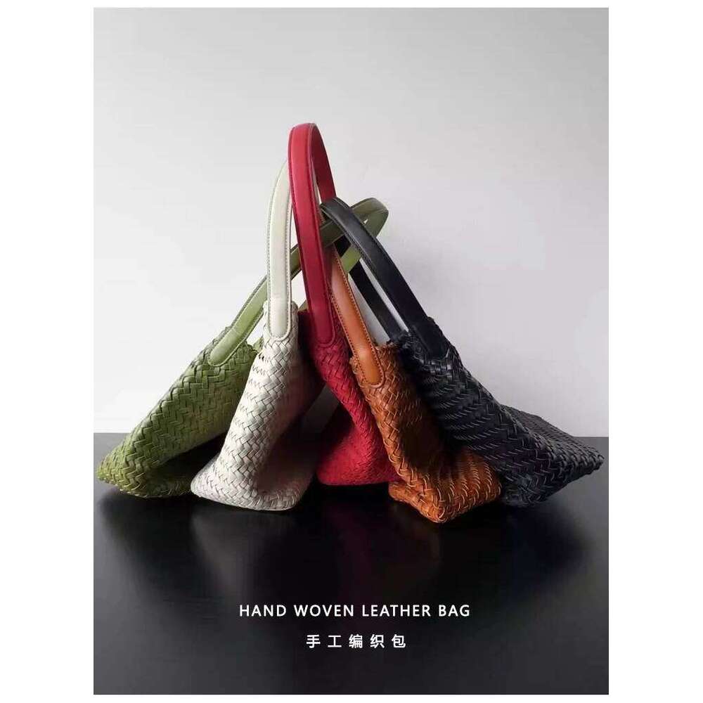 Women's Shopping New High-End Hand-Woven Leather Bucket Large-Capacity Shoulder Messenger Commuter Tote Bag