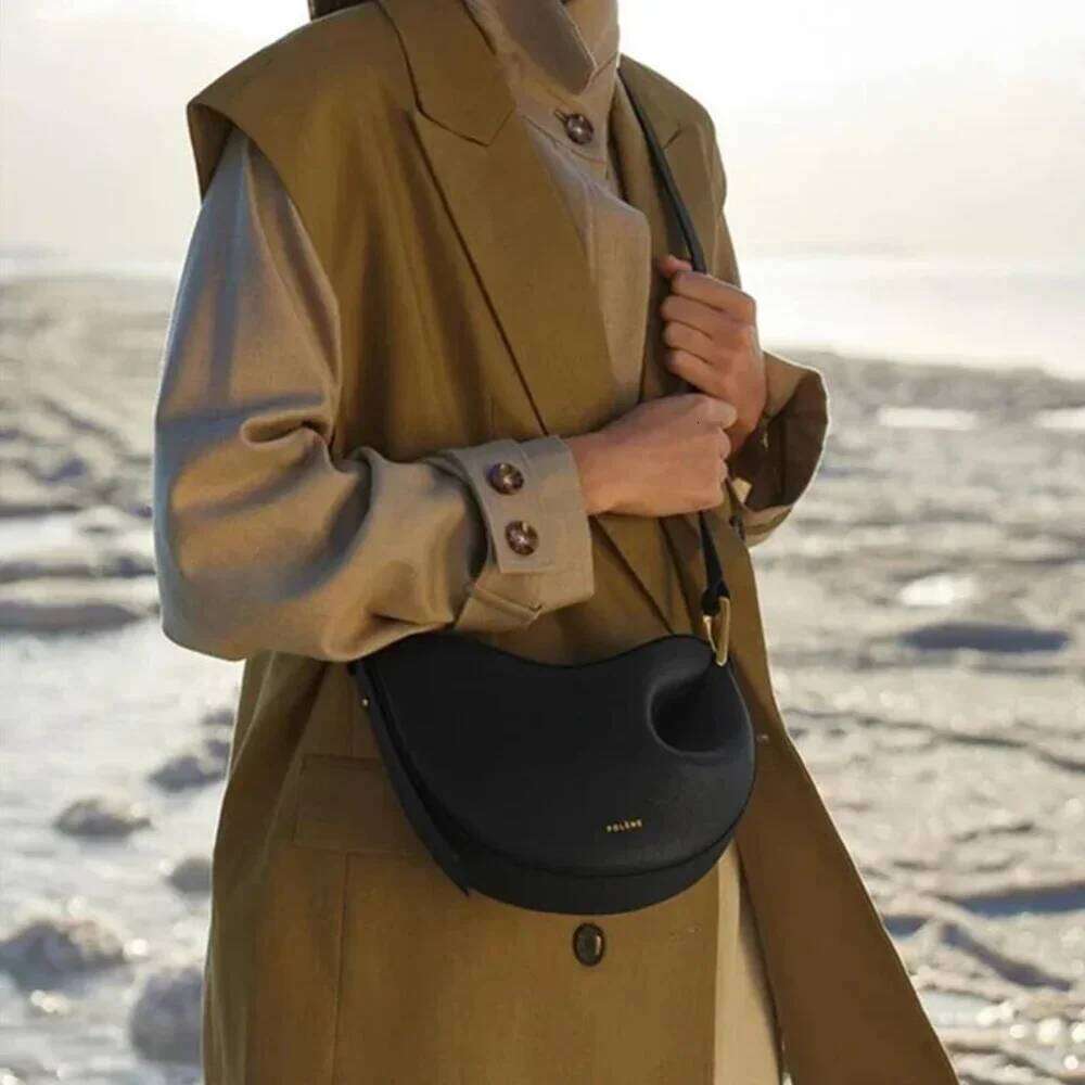 2025 New Pea-Shaped Tote Soft Leather Premium Commuter Shoulder & Handheld Dual Use Minimalist Pleated Design Bag