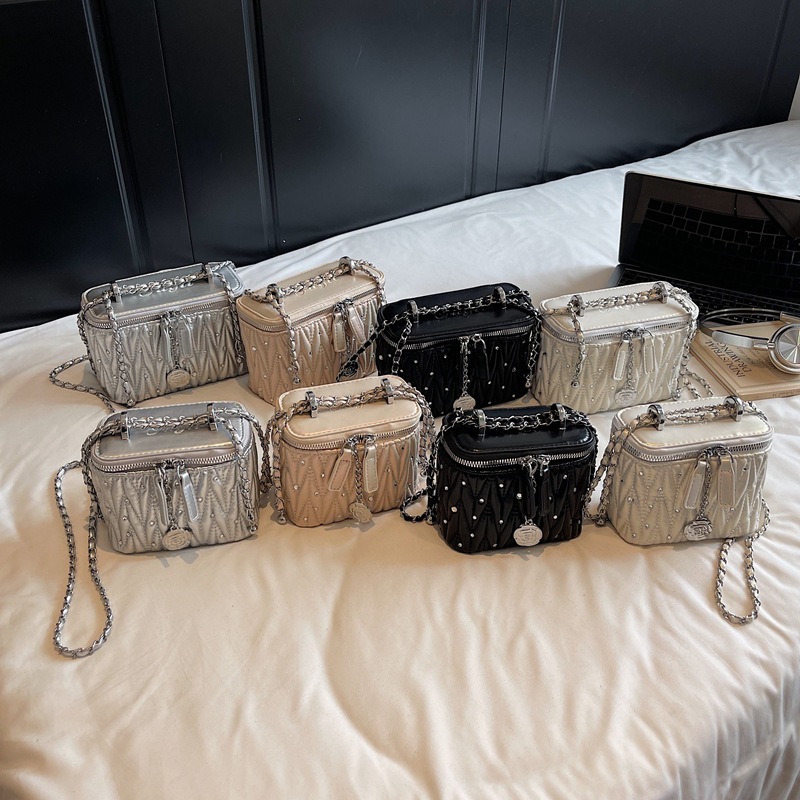 Free shipping designer bag Unique Pleated Embroidery Chain Square Box Bag New Trendy Fashion Versatile Small Square Bag Single Shoulder Crossbody Bag